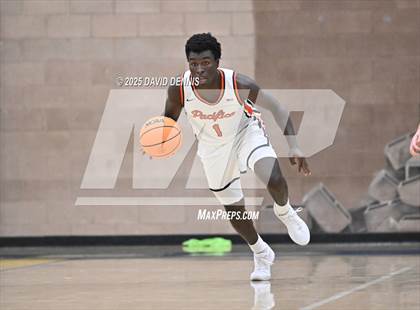 Thumbnail 3 in Vanden vs. Pacifica Christian (Meet in the Middle Classic) photogallery.