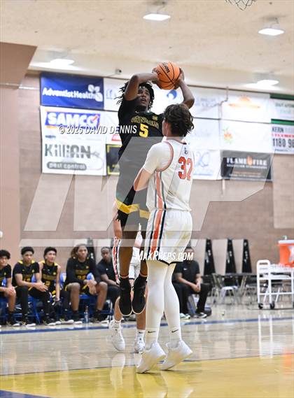 Thumbnail 1 in Vanden vs. Pacifica Christian (Meet in the Middle Classic) photogallery.