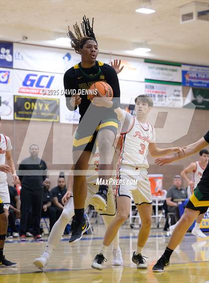 Thumbnail 1 in Vanden vs. Pacifica Christian (Meet in the Middle Classic) photogallery.