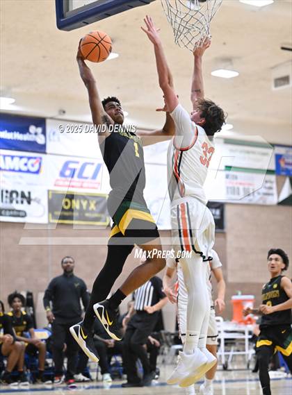 Thumbnail 3 in Vanden vs. Pacifica Christian (Meet in the Middle Classic) photogallery.