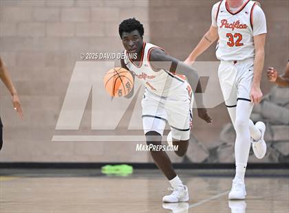 Thumbnail 2 in Vanden vs. Pacifica Christian (Meet in the Middle Classic) photogallery.