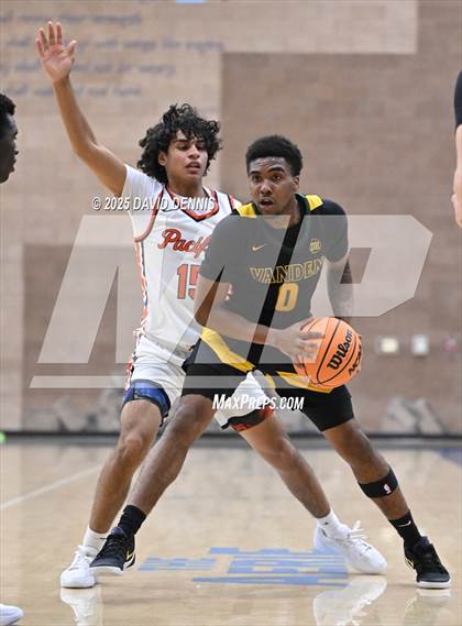 Thumbnail 2 in Vanden vs. Pacifica Christian (Meet in the Middle Classic) photogallery.