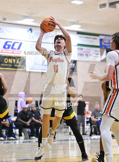 Thumbnail 1 in Vanden vs. Pacifica Christian (Meet in the Middle Classic) photogallery.