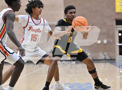 Thumbnail 1 in Vanden vs. Pacifica Christian (Meet in the Middle Classic) photogallery.