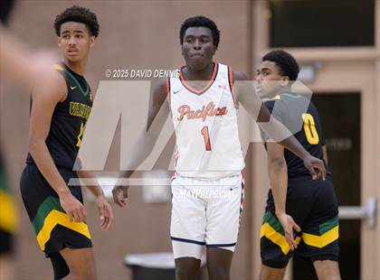 Thumbnail 2 in Vanden vs. Pacifica Christian (Meet in the Middle Classic) photogallery.