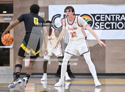 Thumbnail 1 in Vanden vs. Pacifica Christian (Meet in the Middle Classic) photogallery.