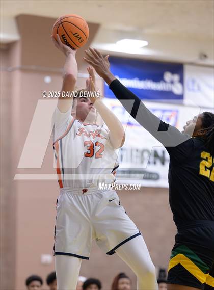 Thumbnail 3 in Vanden vs. Pacifica Christian (Meet in the Middle Classic) photogallery.
