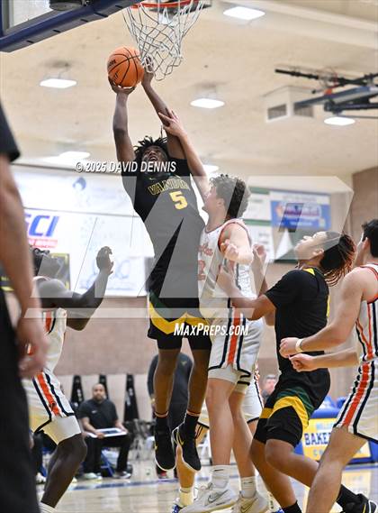 Thumbnail 2 in Vanden vs. Pacifica Christian (Meet in the Middle Classic) photogallery.