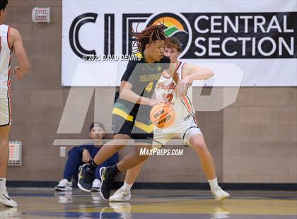 Thumbnail 2 in Vanden vs. Pacifica Christian (Meet in the Middle Classic) photogallery.