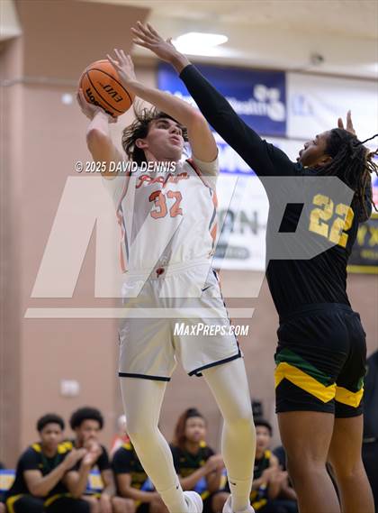 Thumbnail 2 in Vanden vs. Pacifica Christian (Meet in the Middle Classic) photogallery.