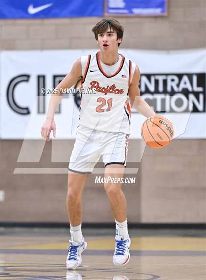 Thumbnail 3 in Vanden vs. Pacifica Christian (Meet in the Middle Classic) photogallery.