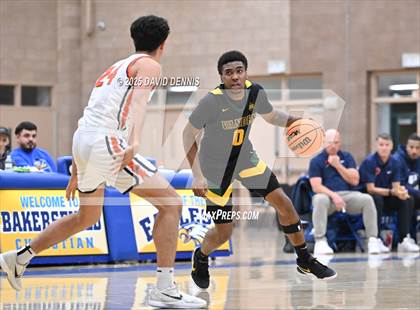 Thumbnail 3 in Vanden vs. Pacifica Christian (Meet in the Middle Classic) photogallery.