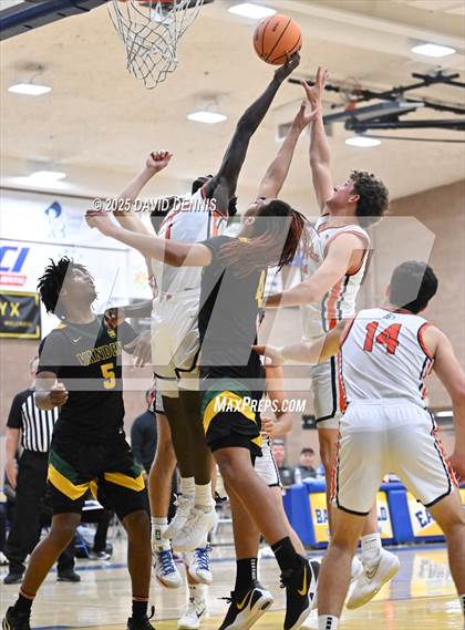 Thumbnail 2 in Vanden vs. Pacifica Christian (Meet in the Middle Classic) photogallery.