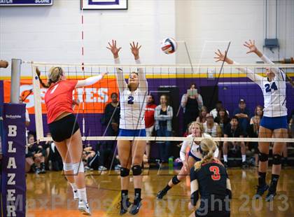 Thumbnail 2 in Dana Hills vs. Orange Lutheran (Durango Fall Classic) photogallery.