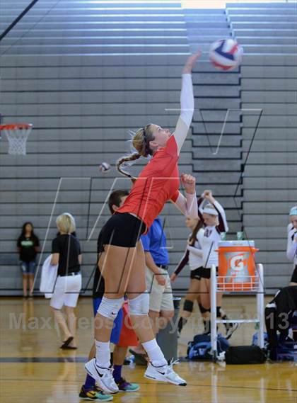 Thumbnail 1 in Dana Hills vs. Orange Lutheran (Durango Fall Classic) photogallery.