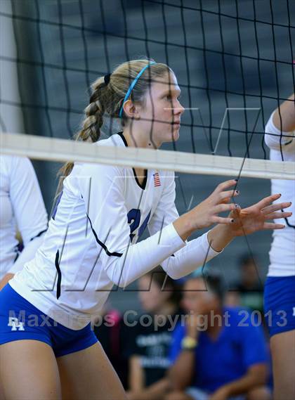 Thumbnail 2 in Dana Hills vs. Orange Lutheran (Durango Fall Classic) photogallery.