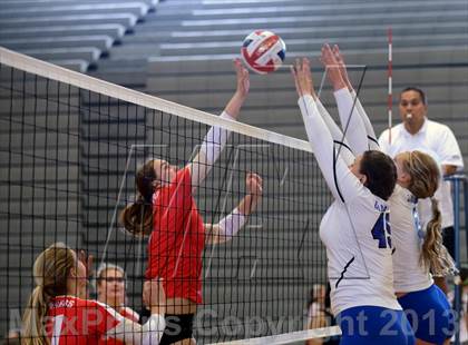 Thumbnail 2 in Dana Hills vs. Orange Lutheran (Durango Fall Classic) photogallery.