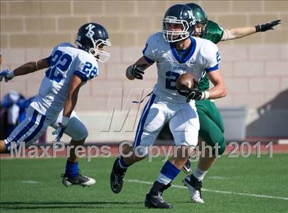 Thumbnail 2 in Reagan vs. New Braunfels (5A Bi-District Playoff) photogallery.
