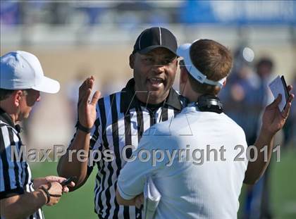 Thumbnail 1 in Reagan vs. New Braunfels (5A Bi-District Playoff) photogallery.