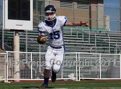 Thumbnail 3 in Reagan vs. New Braunfels (5A Bi-District Playoff) photogallery.