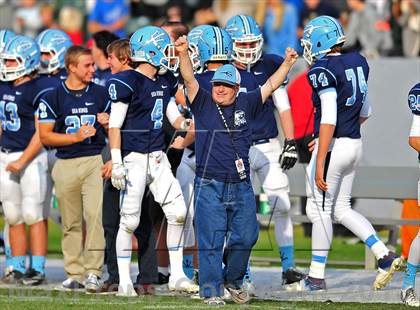 Thumbnail 1 in Corona del Mar vs. Sacred Heart Prep (CIF State D3 Final) photogallery.