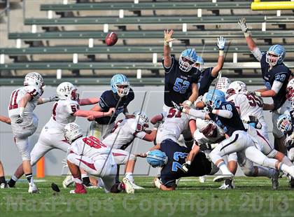 Thumbnail 2 in Corona del Mar vs. Sacred Heart Prep (CIF State D3 Final) photogallery.