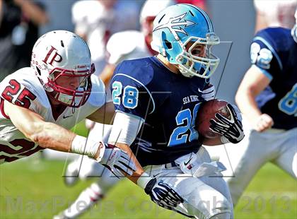 Thumbnail 3 in Corona del Mar vs. Sacred Heart Prep (CIF State D3 Final) photogallery.