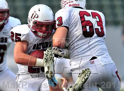 Thumbnail 1 in Corona del Mar vs. Sacred Heart Prep (CIF State D3 Final) photogallery.