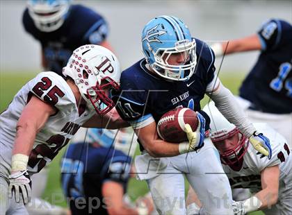 Thumbnail 3 in Corona del Mar vs. Sacred Heart Prep (CIF State D3 Final) photogallery.