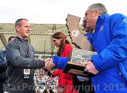Thumbnail 3 in Corona del Mar vs. Sacred Heart Prep (CIF State D3 Final) photogallery.