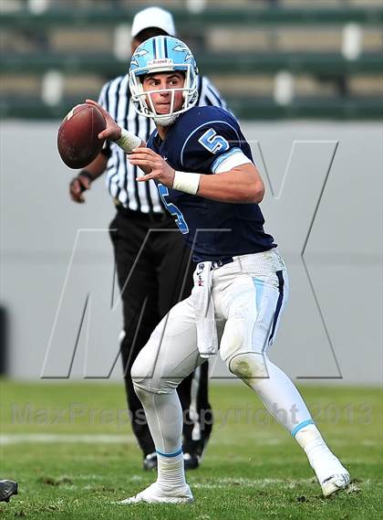 Thumbnail 2 in Corona del Mar vs. Sacred Heart Prep (CIF State D3 Final) photogallery.