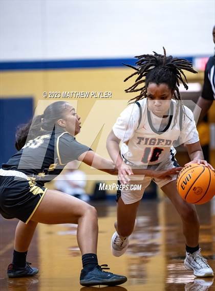 Thumbnail 1 in Gray's Creek vs South View (2023 Cumberland County Schools Holiday Classic Tournament) photogallery.
