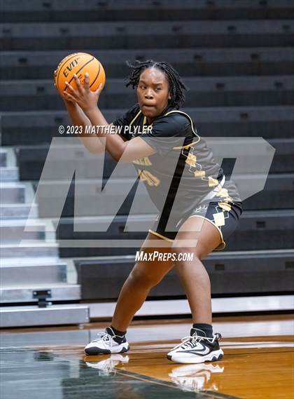 Thumbnail 2 in Gray's Creek vs South View (2023 Cumberland County Schools Holiday Classic Tournament) photogallery.
