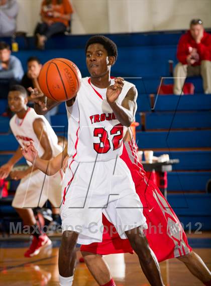Thumbnail 3 in South Houston vs Sharyland (McDonald's Texas Invitational) photogallery.