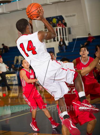Thumbnail 3 in South Houston vs Sharyland (McDonald's Texas Invitational) photogallery.