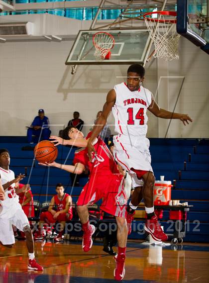 Thumbnail 3 in South Houston vs Sharyland (McDonald's Texas Invitational) photogallery.