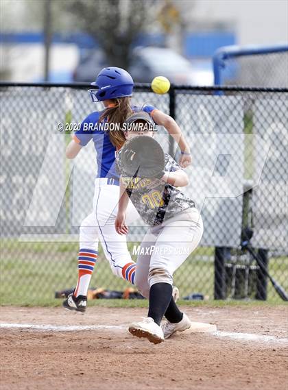 Thumbnail 2 in Chilton County vs Isabella (Chilton County Tournament) photogallery.