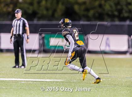 Thumbnail 2 in King vs. Brennan (UIL 6A Bi-District Playoff) photogallery.