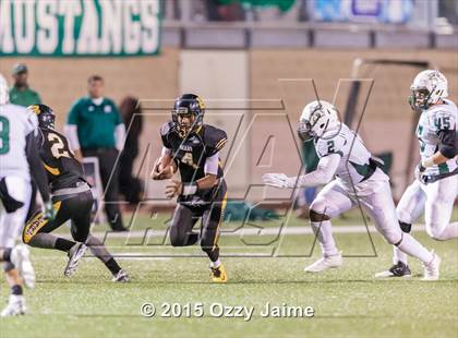 Thumbnail 2 in King vs. Brennan (UIL 6A Bi-District Playoff) photogallery.