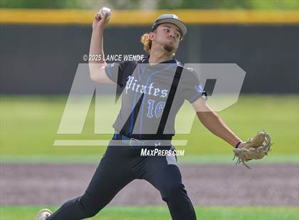 Thumbnail 1 in Valley vs. Alameda (CHSAA 3A Region 2) photogallery.