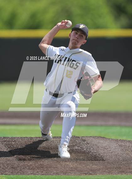Thumbnail 1 in Valley vs. Alameda (CHSAA 3A Region 2) photogallery.