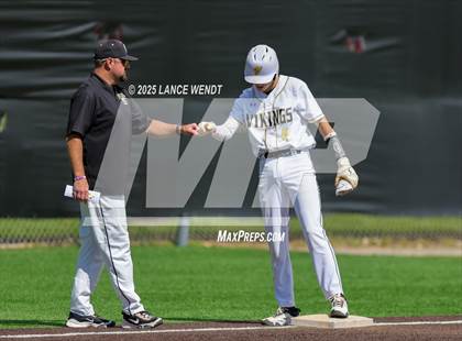 Thumbnail 1 in Valley vs. Alameda (CHSAA 3A Region 2) photogallery.