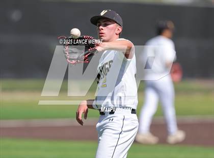 Thumbnail 2 in Valley vs. Alameda (CHSAA 3A Region 2) photogallery.