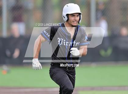 Thumbnail 2 in Valley vs. Alameda (CHSAA 3A Region 2) photogallery.