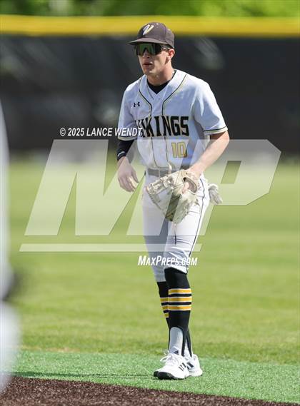 Thumbnail 2 in Valley vs. Alameda (CHSAA 3A Region 2) photogallery.
