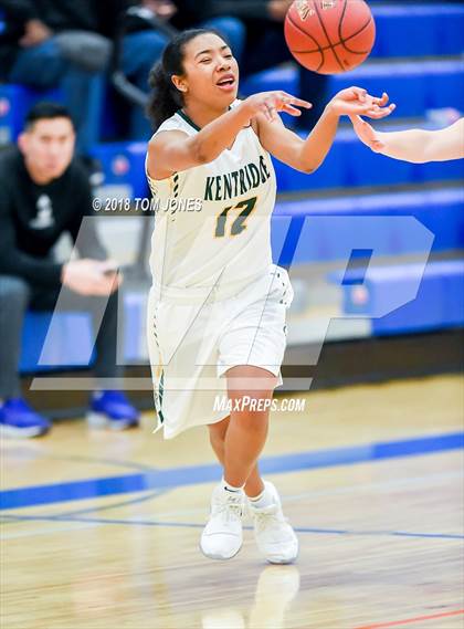 Thumbnail 2 in Bellarmine Prep vs. Kentridge (WIAA 4A Regional Playoff) photogallery.