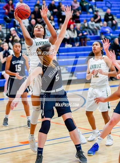 Thumbnail 2 in Bellarmine Prep vs. Kentridge (WIAA 4A Regional Playoff) photogallery.