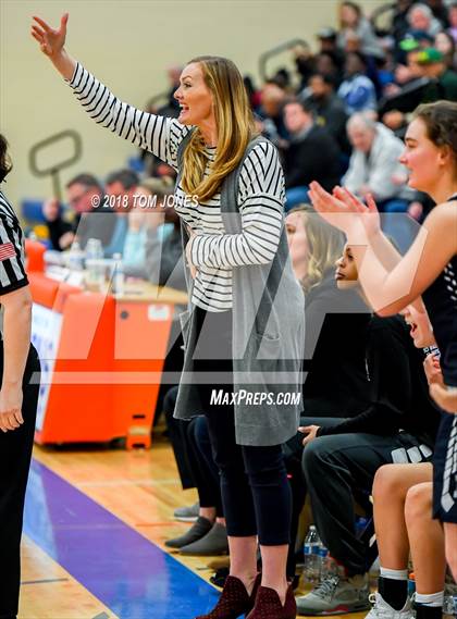 Thumbnail 2 in Bellarmine Prep vs. Kentridge (WIAA 4A Regional Playoff) photogallery.