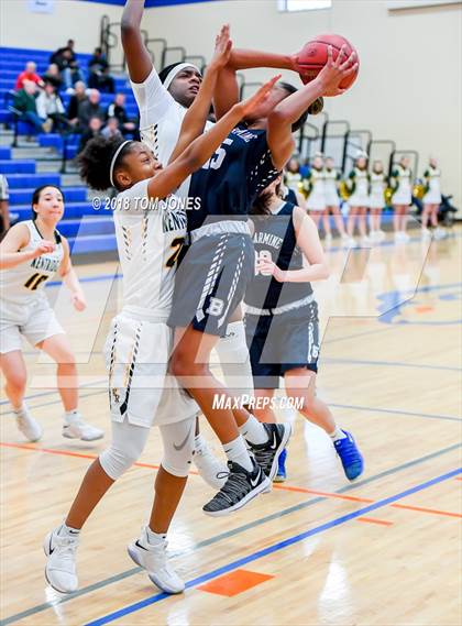 Thumbnail 3 in Bellarmine Prep vs. Kentridge (WIAA 4A Regional Playoff) photogallery.