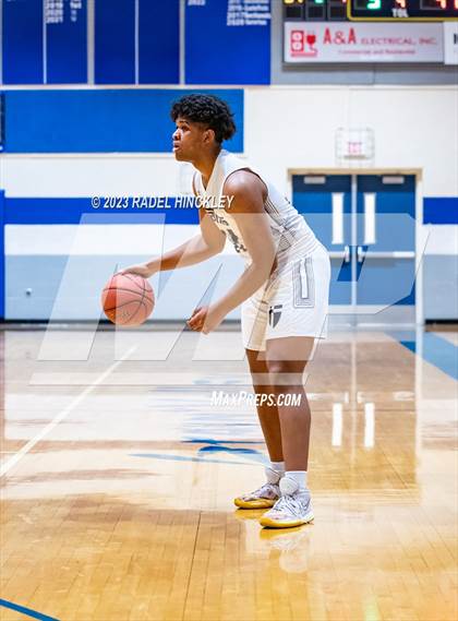 Thumbnail 2 in Fort Osage vs. Aquinas (Grain Valley Invitational) photogallery.